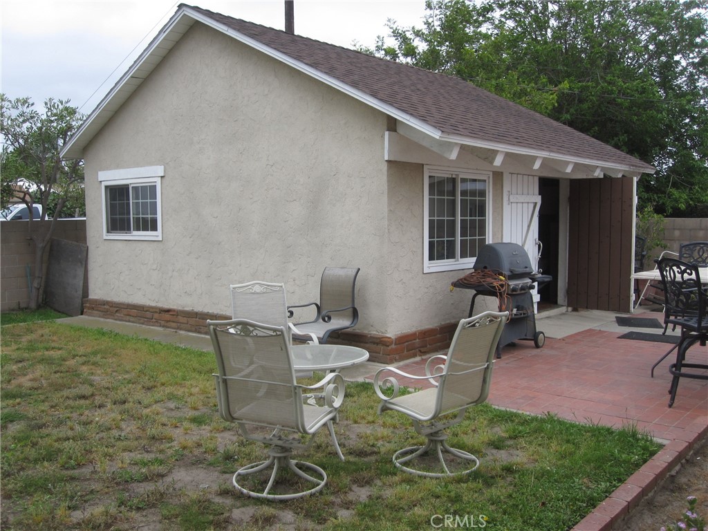 8532 Cedar Drive Buena Park, CA 90620 - Photo 31 of 40 a view of a patio with table and chairs with wooden fence