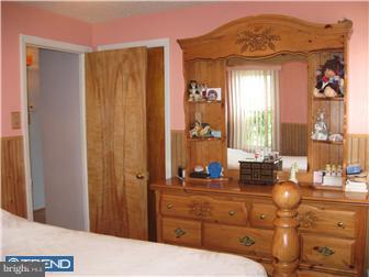 8012 Lawndale Avenue Philadelphia, PA 19111 - Photo 5 of 12 Bedroom - Main