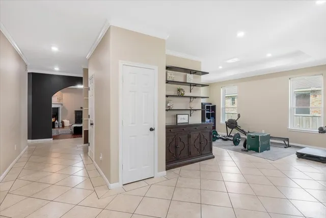 a view of a livingroom with furniture and windows