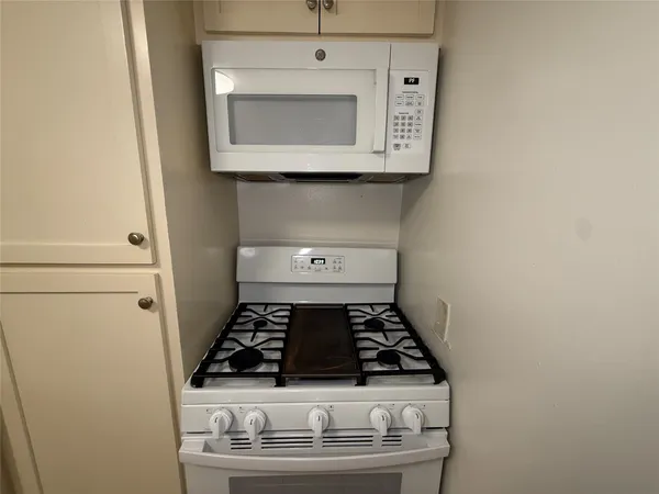 $1,050 | 1318 Heights Boulevard, Unit 4, Houston, TX 77008