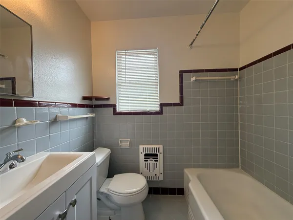 $1,050 | 1318 Heights Boulevard, Unit 4, Houston, TX 77008