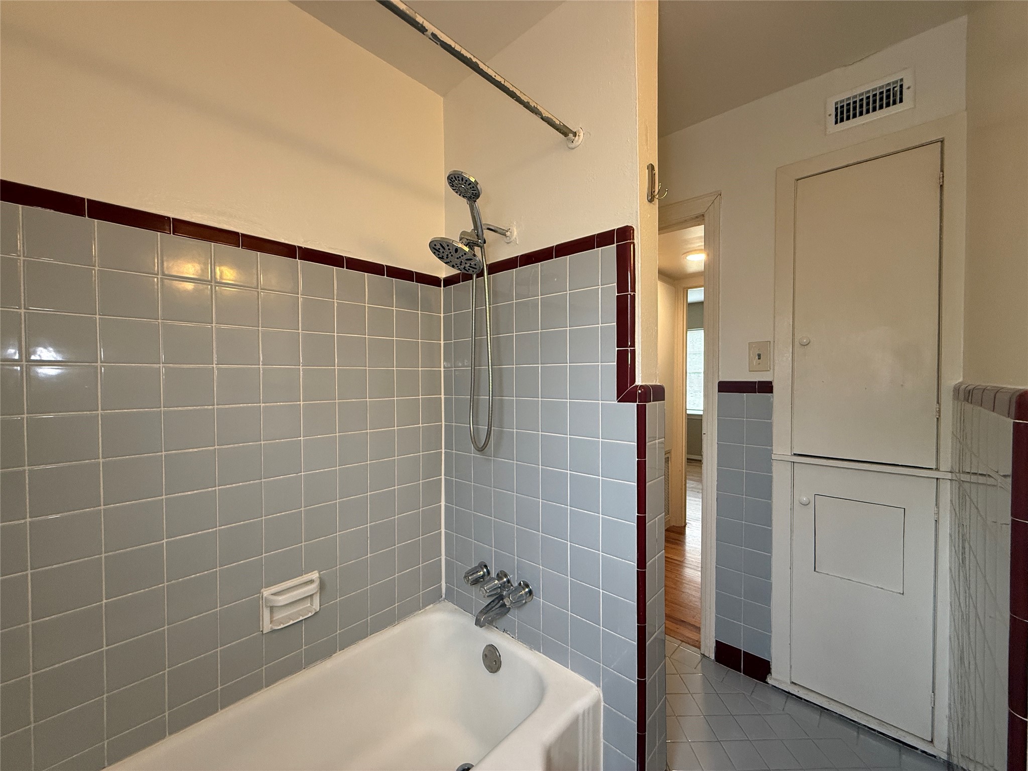 1318 Heights Boulevard, Unit 4 Houston, TX 77008 - Photo 17 of 21 a bathroom with a bathtub and a shower