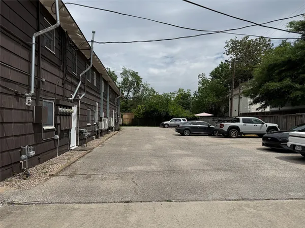 $1,050 | 1318 Heights Boulevard, Unit 4, Houston, TX 77008