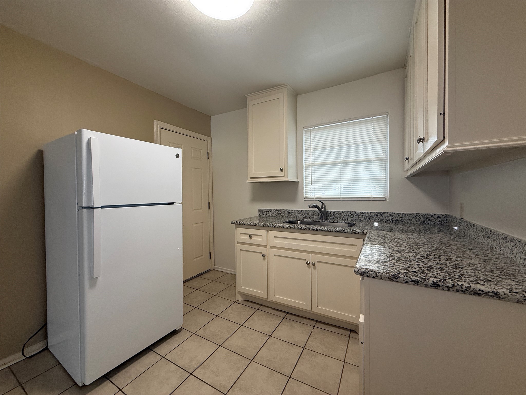 1318 Heights Boulevard, Unit 4 Houston, TX 77008 - Photo 8 of 21 a kitchen with a refrigerator sink stove and cabinets
