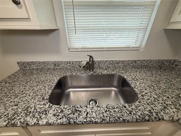 $1,050 | 1318 Heights Boulevard, Unit 4, Houston, TX 77008