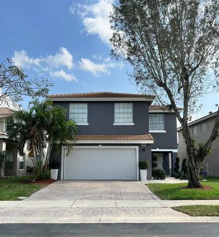 front view of house with a yard