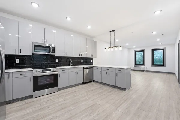 $2,500 | 531 32nd Street, Unit 303, Union City, NJ 07087