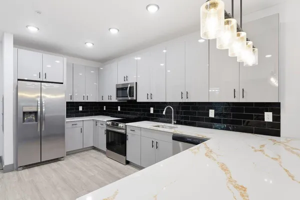 $2,500 | 531 32nd Street, Unit 303, Union City, NJ 07087