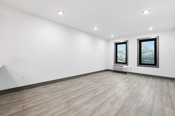 $2,500 | 531 32nd Street, Unit 303, Union City, NJ 07087