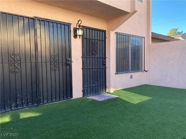 $1,595 | 1722 East University Avenue, Unit 8, Las Vegas, NV 89119