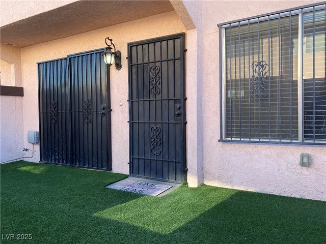 $1,595 | 1722 East University Avenue, Unit 8, Las Vegas, NV 89119