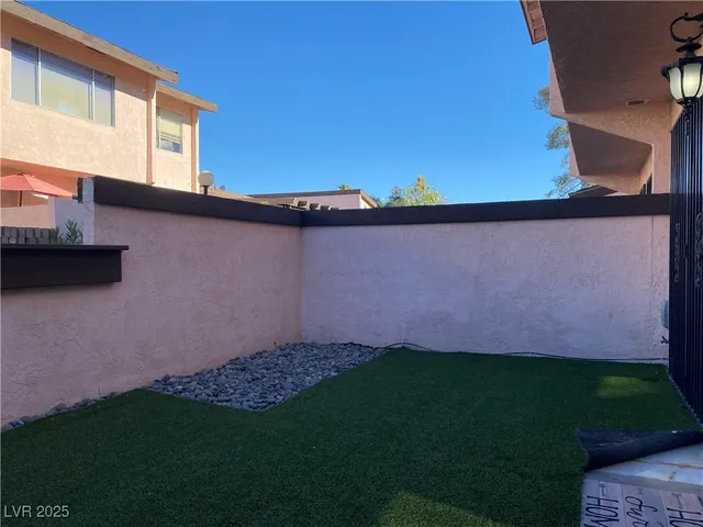 $1,595 | 1722 East University Avenue, Unit 8, Las Vegas, NV 89119