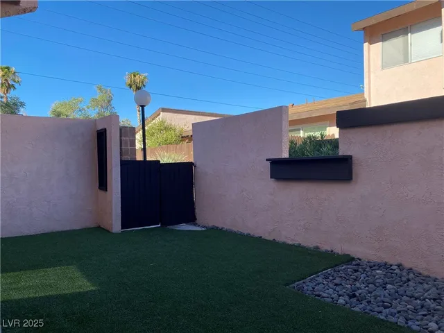 $1,595 | 1722 East University Avenue, Unit 8, Las Vegas, NV 89119