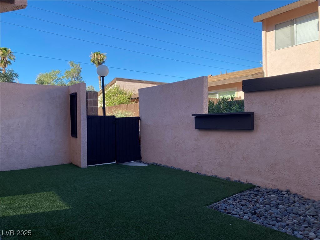 1722 East University Avenue, Unit 8 Las Vegas, NV 89119 - Photo 26 of 28 View of yard