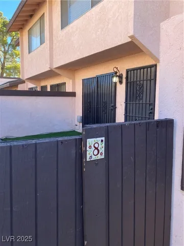 $1,595 | 1722 East University Avenue, Unit 8, Las Vegas, NV 89119
