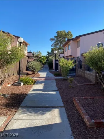 $1,595 | 1722 East University Avenue, Unit 8, Las Vegas, NV 89119