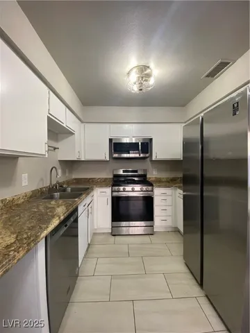 $1,595 | 1722 East University Avenue, Unit 8, Las Vegas, NV 89119