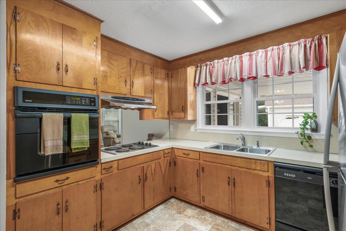 6004 Rembert Drive Hanahan, SC 29410 - Photo 11 of 29 Kitchen