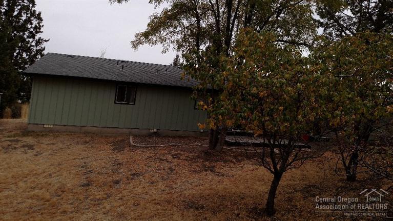63371 Vogt Road Bend, OR 97701 - Photo 10 of 14 a backyard of a house with lots of green space