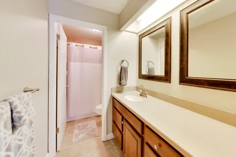 $245,500 | 2000 St Regis Drive, Unit 7N, Lombard, IL 60148