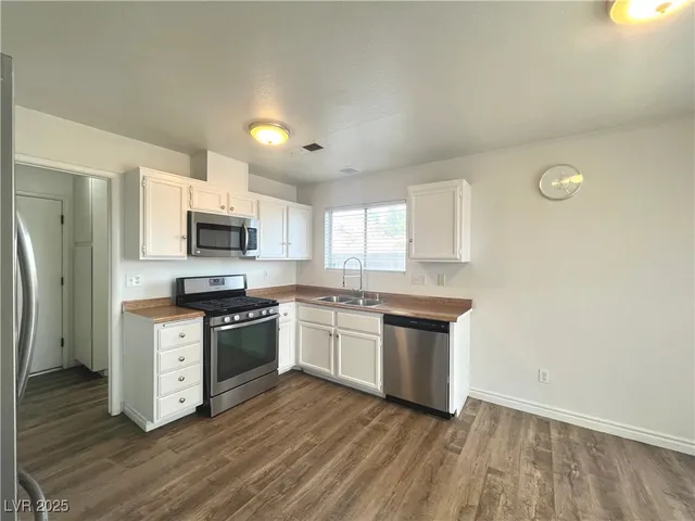 $1,800 | 1537 North Canyon Rose Way, Las Vegas, NV 89108