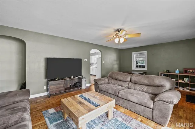 $289,000 | 1155 East Karsch Boulevard, Farmington, MO 63640