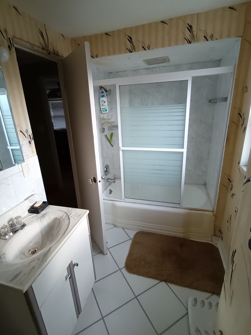 8742 East Prairie Road Skokie, IL 60076 - Photo 19 of 29 a bathroom with a tub