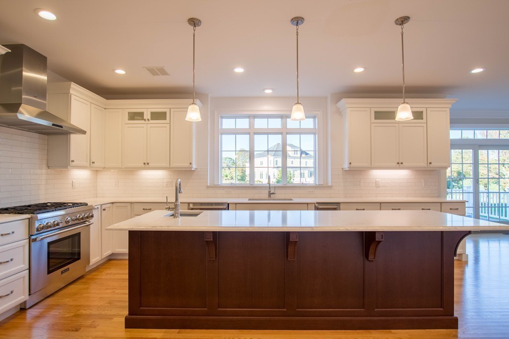 5 Stage Coach Road Lexington, MA 02421 - Photo 4 of 23 Gallery Image 4