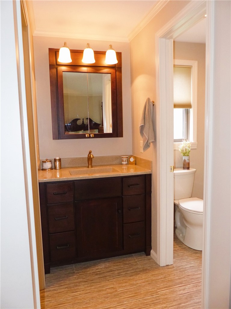 2 Shingle Mill Road Irondequoit, NY 14609 - Photo 15 of 36 Primary bedroom bath