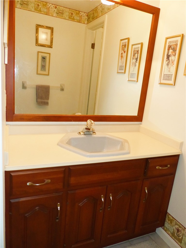 2 Shingle Mill Road Irondequoit, NY 14609 - Photo 22 of 36 Upstairs bath