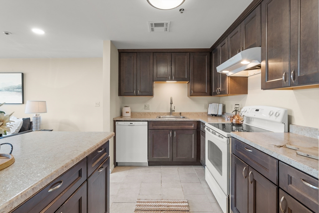 38 Dunham Road, Unit 204 Beverly, MA 01915 - Photo 3 of 27
