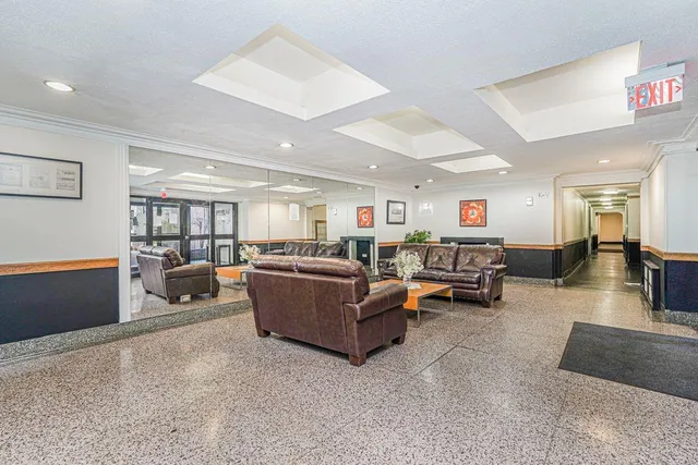 $195,000 | 150 West End Avenue, Unit 1P | Manhattan Beach