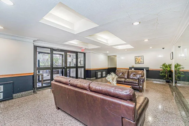 $195,000 | 150 West End Avenue, Unit 1P | Manhattan Beach