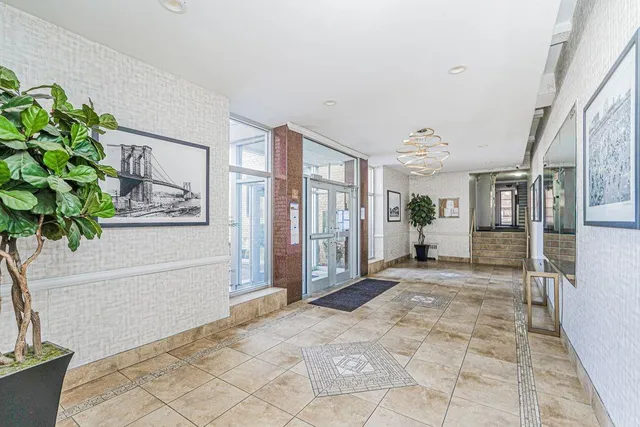 $195,000 | 150 West End Avenue, Unit 1P | Manhattan Beach