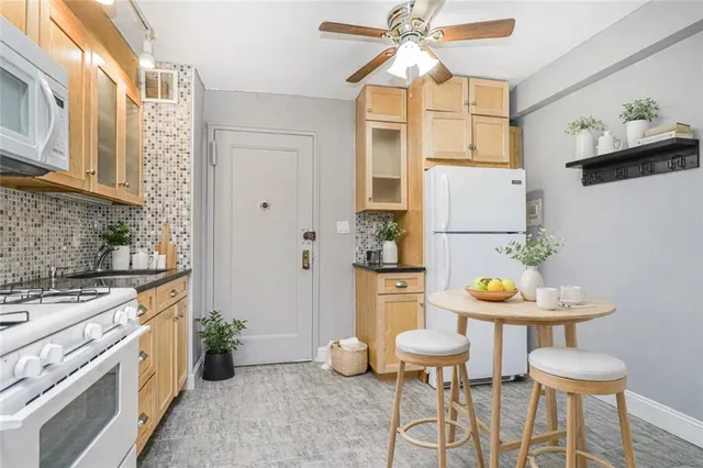 $195,000 | 150 West End Avenue, Unit 1P | Manhattan Beach