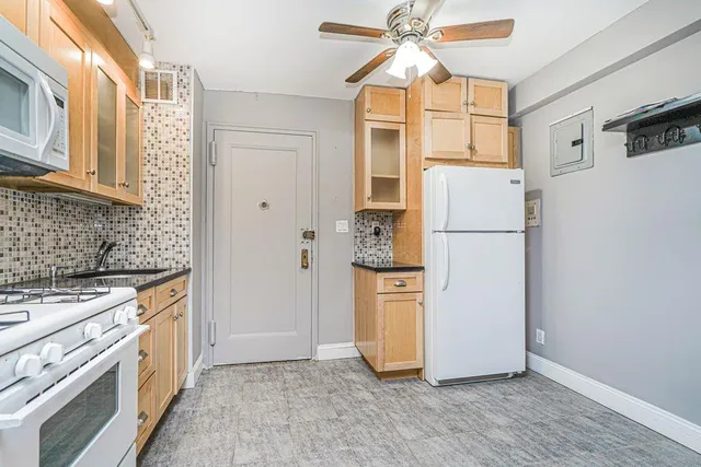 $195,000 | 150 West End Avenue, Unit 1P | Manhattan Beach