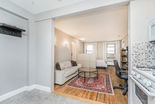 $195,000 | 150 West End Avenue, Unit 1P | Manhattan Beach