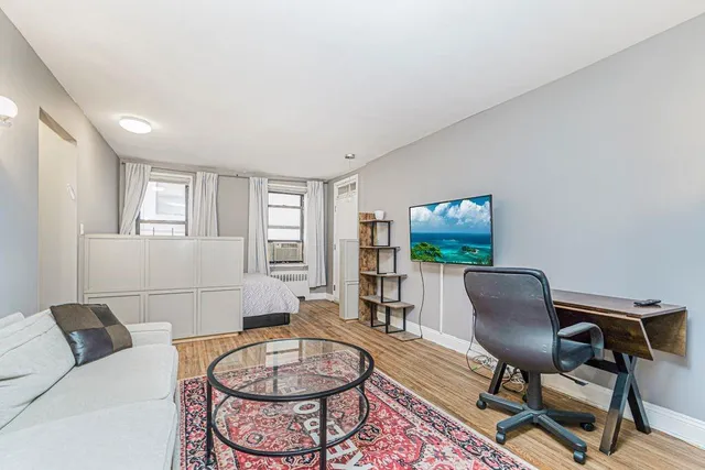 $195,000 | 150 West End Avenue, Unit 1P | Manhattan Beach