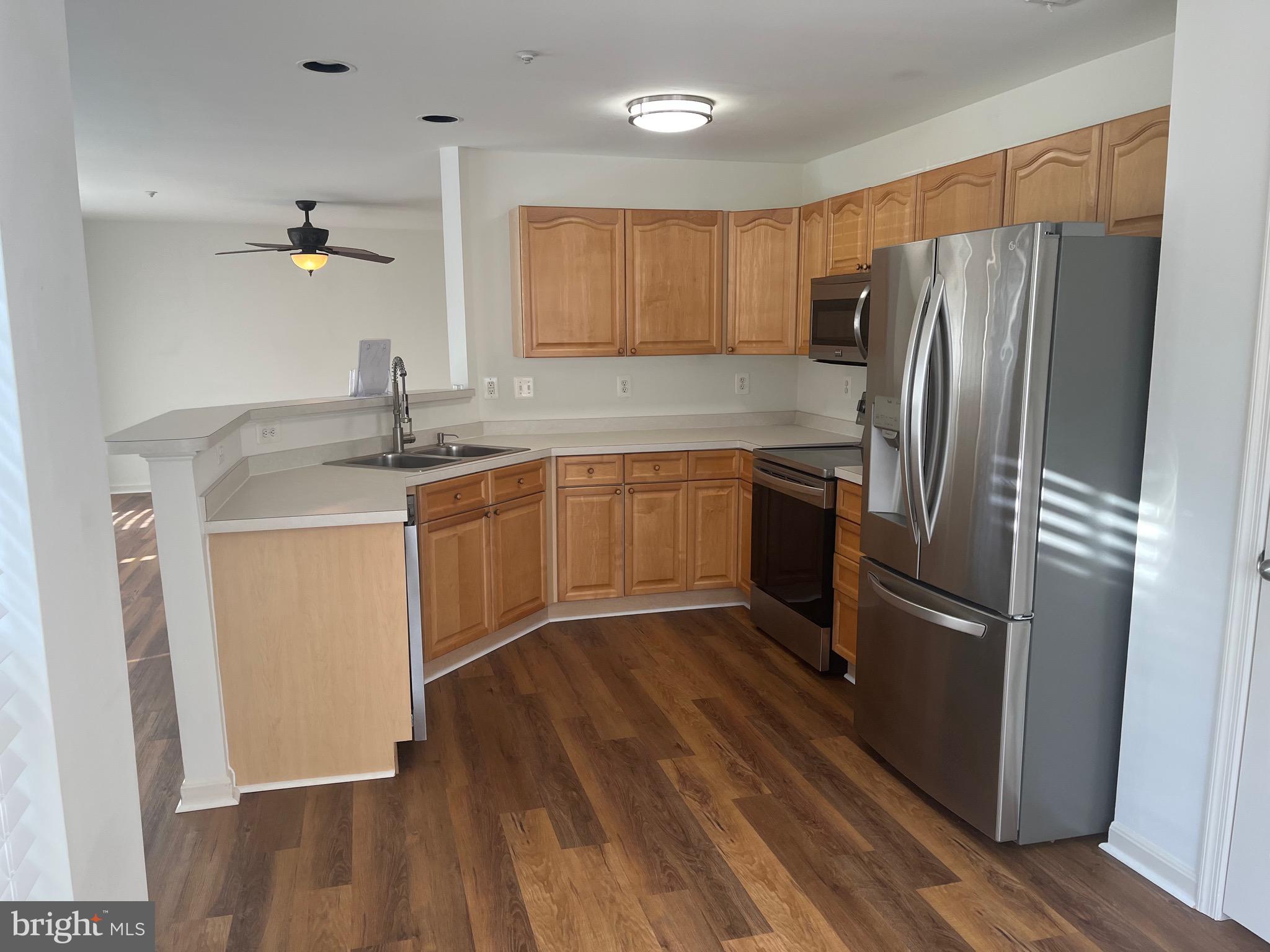 2504 Shelley Circle, Unit 1D Frederick, MD 21702 - Photo 28 of 37 Stainless steel appliances