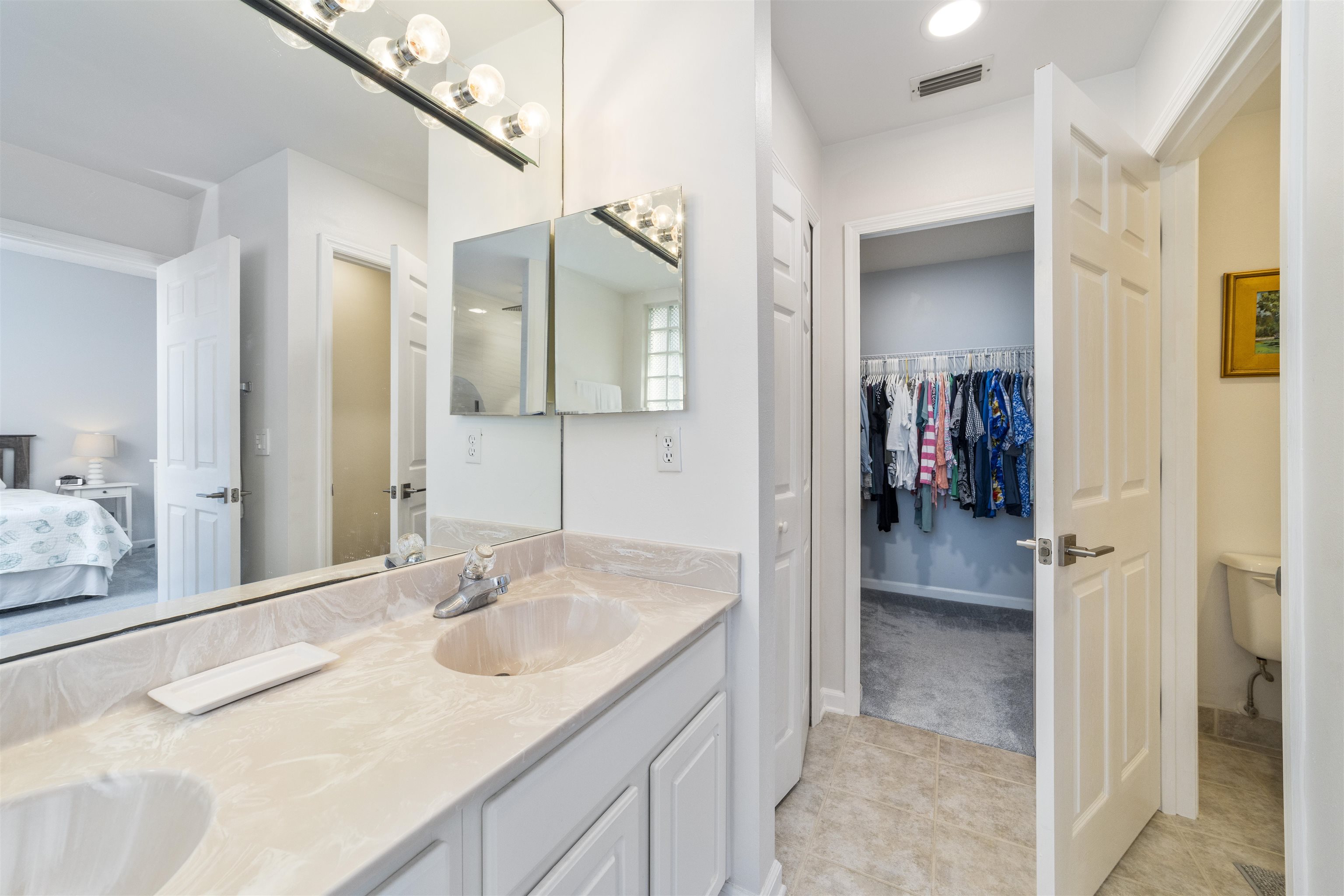 208 Augusta Circle St. Augustine, FL 32086 - Photo 26 of 34 a en suite bathroom with a sink and a mirror