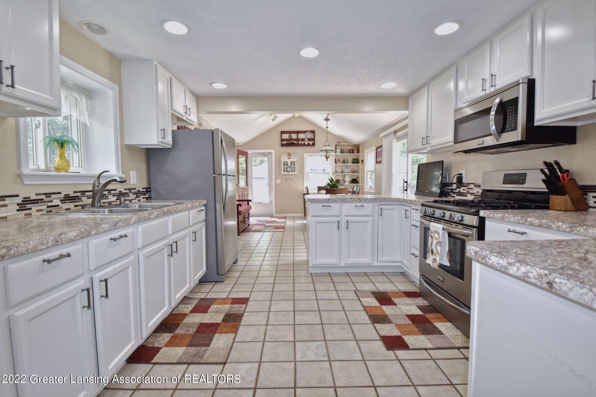 916 Grovenburg Road Holt, MI 48842 - Photo 12 of 45 41