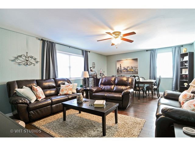 100 Mellbrook Road Bolingbrook, IL 60440 - Photo 2 of 11