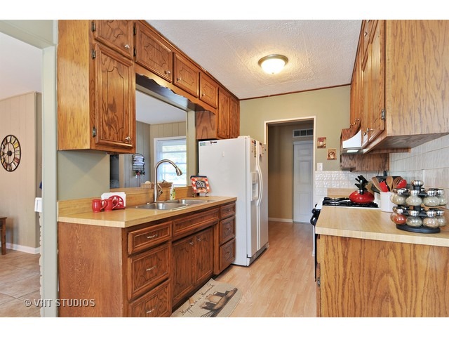 100 Mellbrook Road Bolingbrook, IL 60440 - Photo 3 of 11
