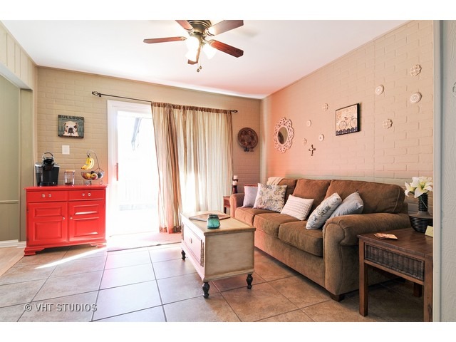 100 Mellbrook Road Bolingbrook, IL 60440 - Photo 5 of 11