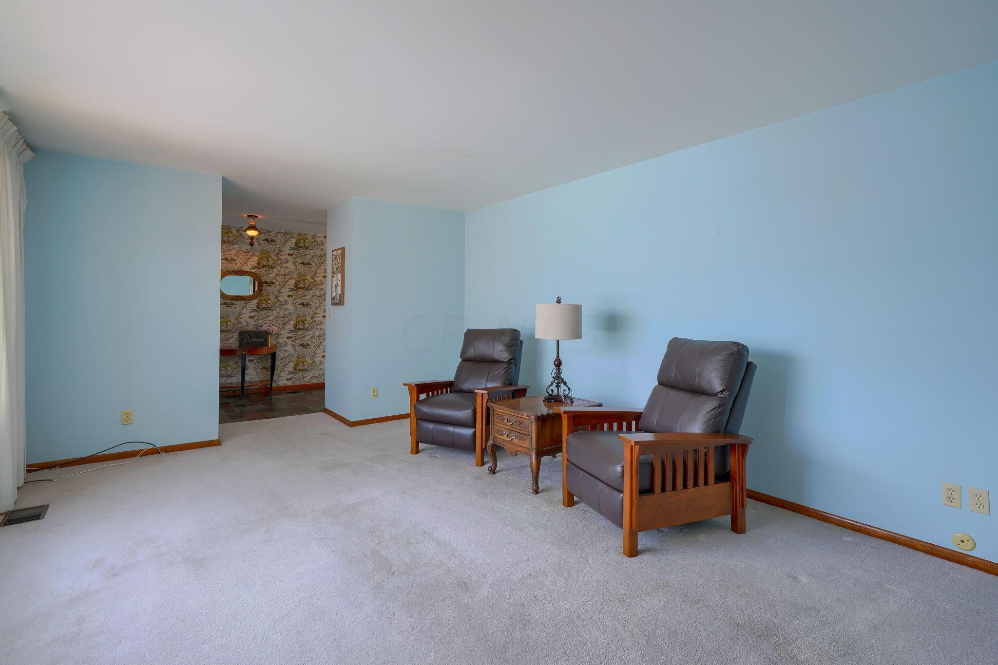 271 Norton Road Columbus, OH 43228 - Photo 8 of 41 271 Norton Road (36)