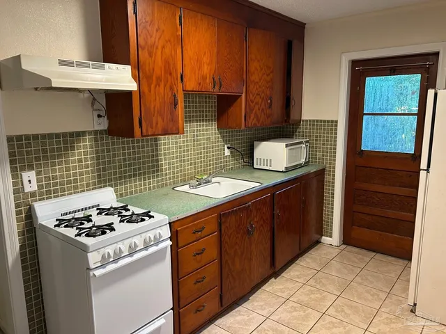 $895 | 13 Marine Drive, Unit B, Pensacola, FL 32507