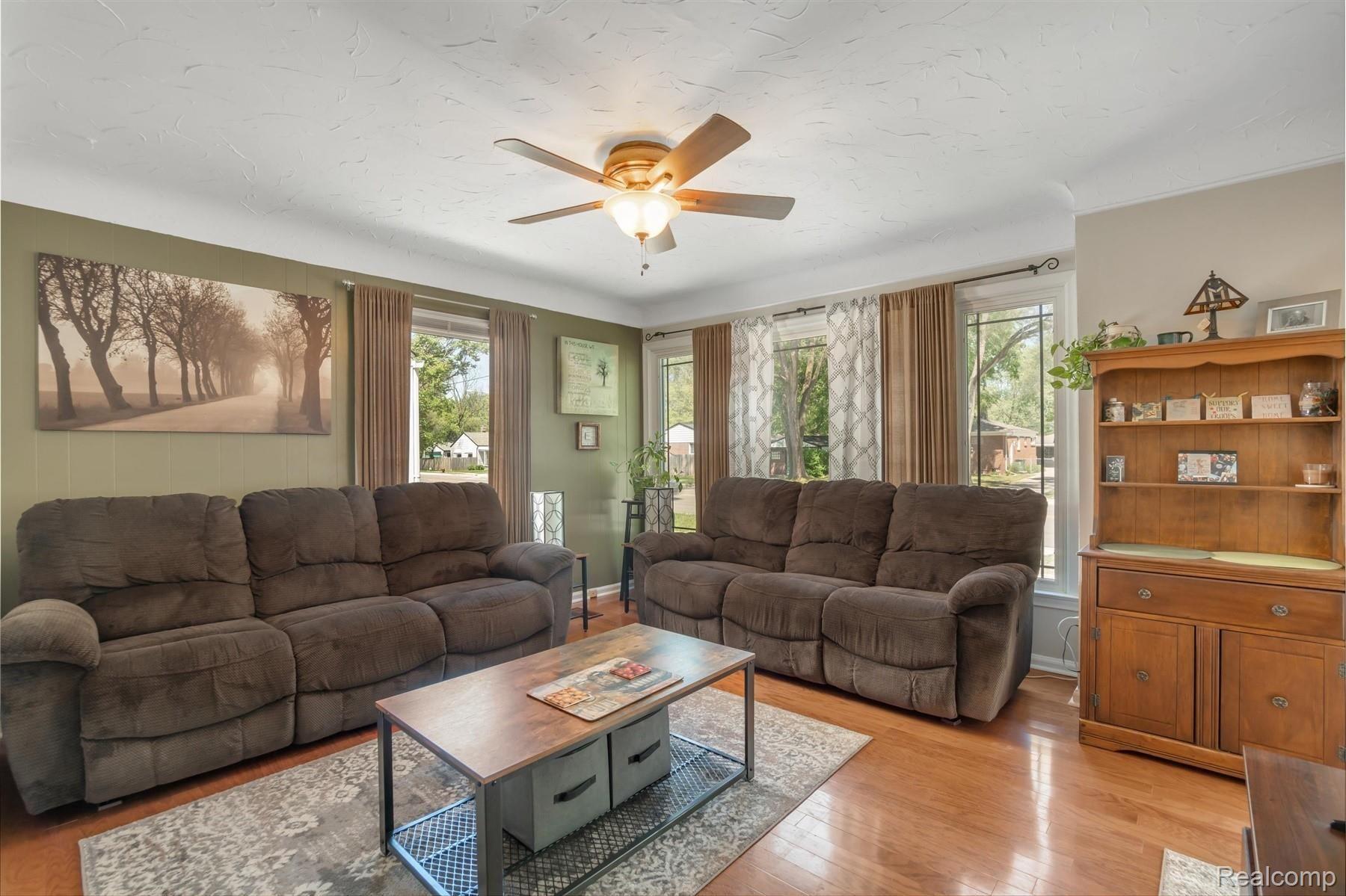 1402 South Campbell Road Royal Oak, MI 48067 - Photo 7 of 32 07-1402 S Campbell Rd-WindowStill-R.jpg