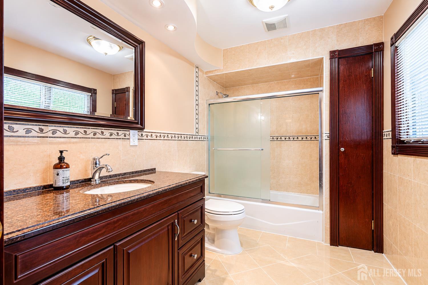 24 Winthrop Road Edison, NJ 08817 - Photo 12 of 42