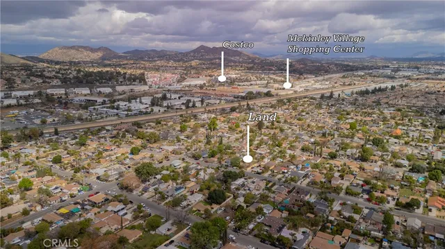 a view of a sky view