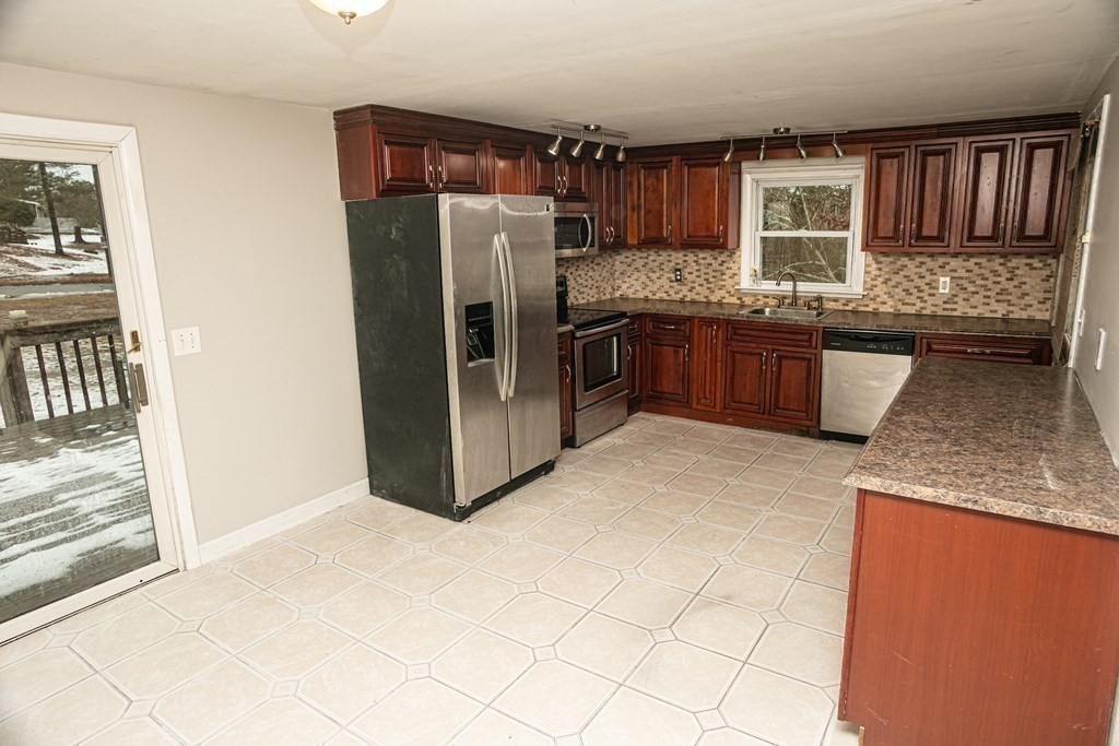 103 Puritan Road Bourne, MA 02532 - Photo 6 of 33